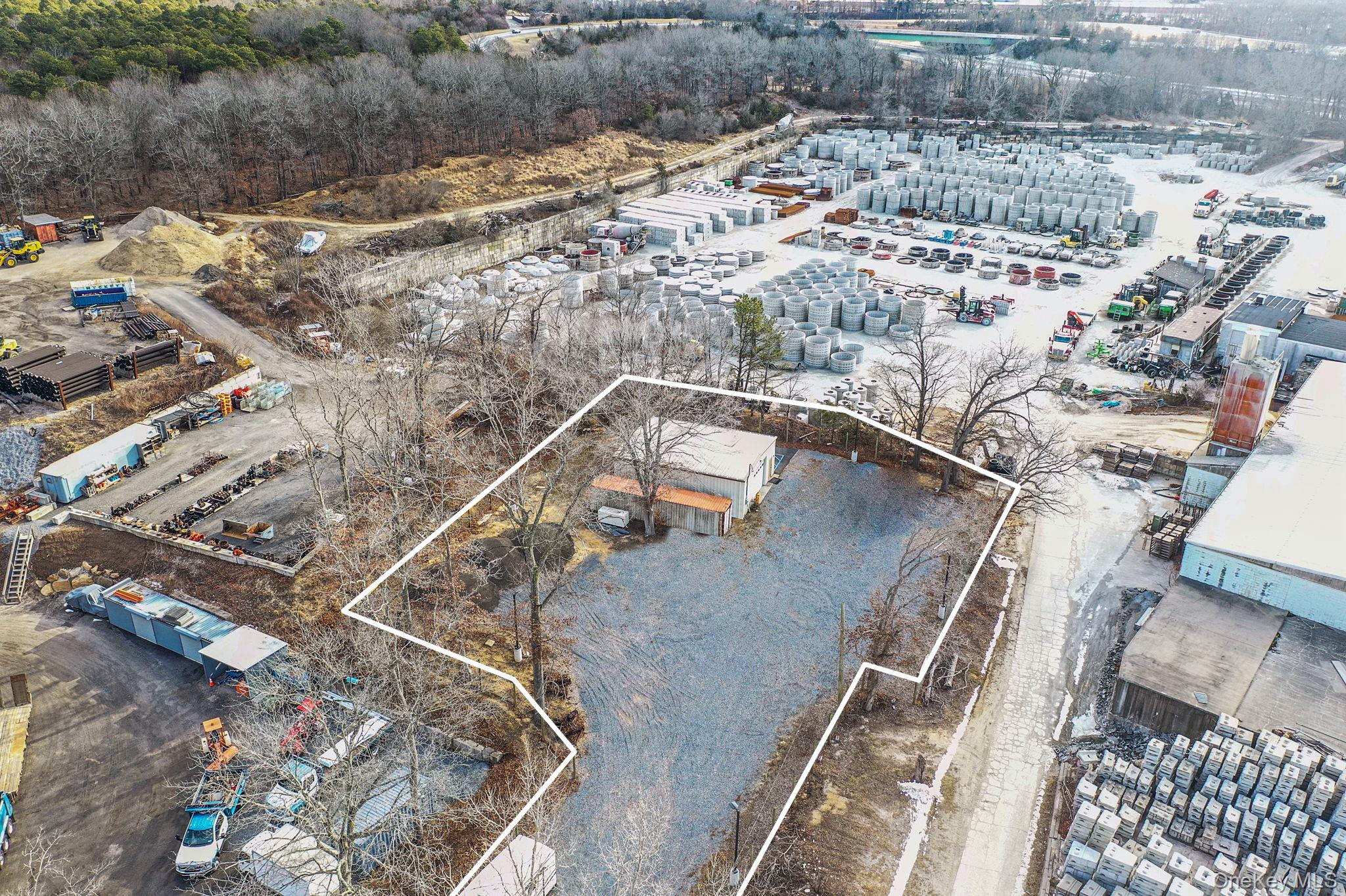 1807 Middle Road, Calverton, NY 11933