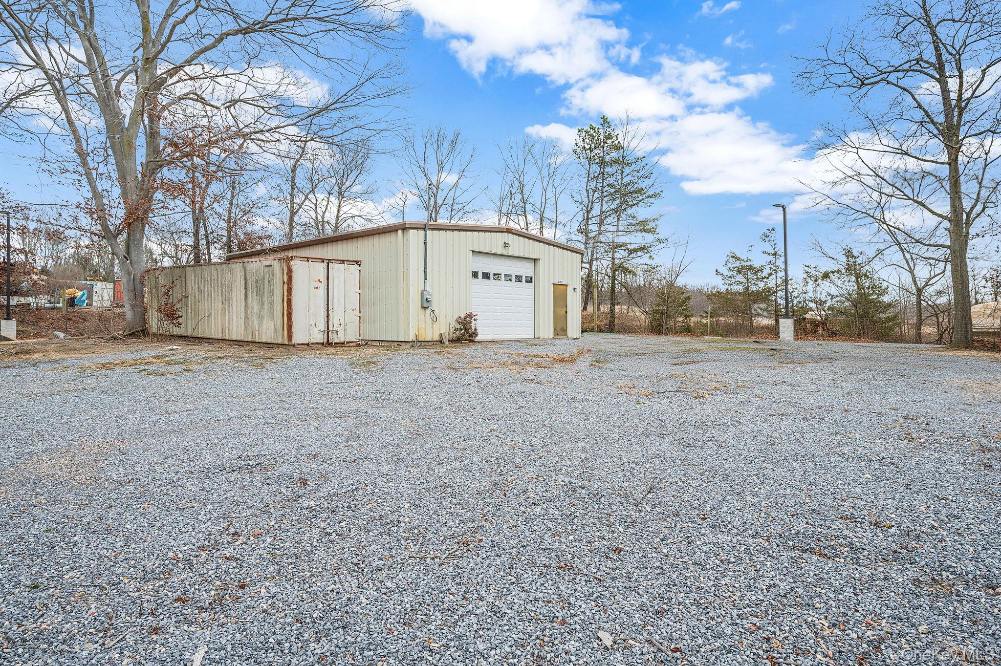 1807 Middle Road, Calverton, NY 11933