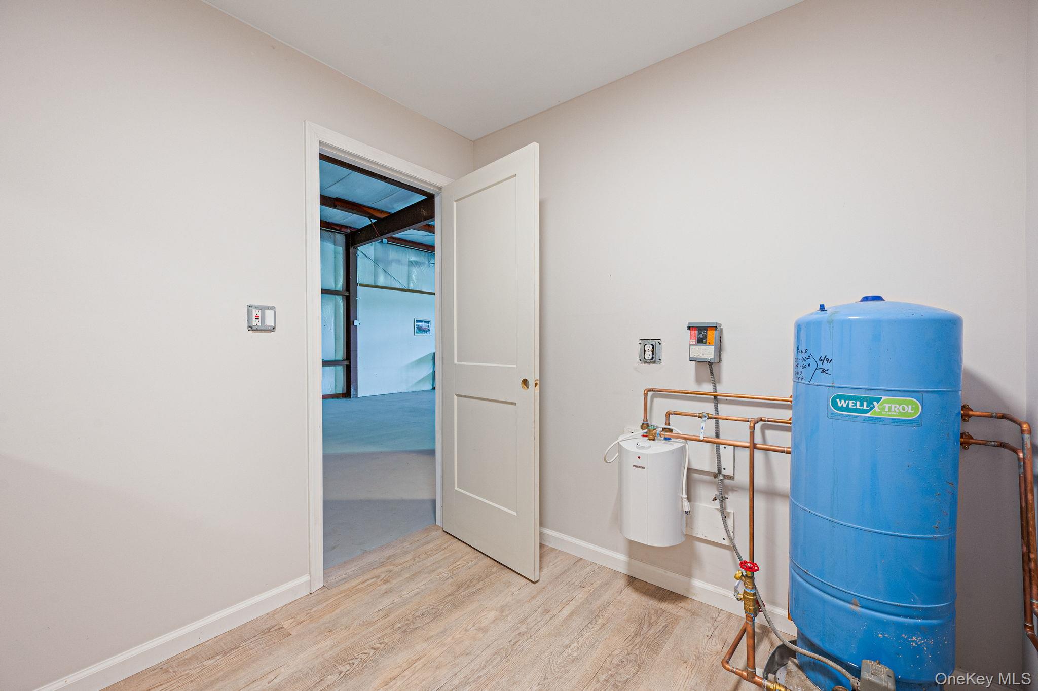 1807 Middle Road, Calverton, NY 11933