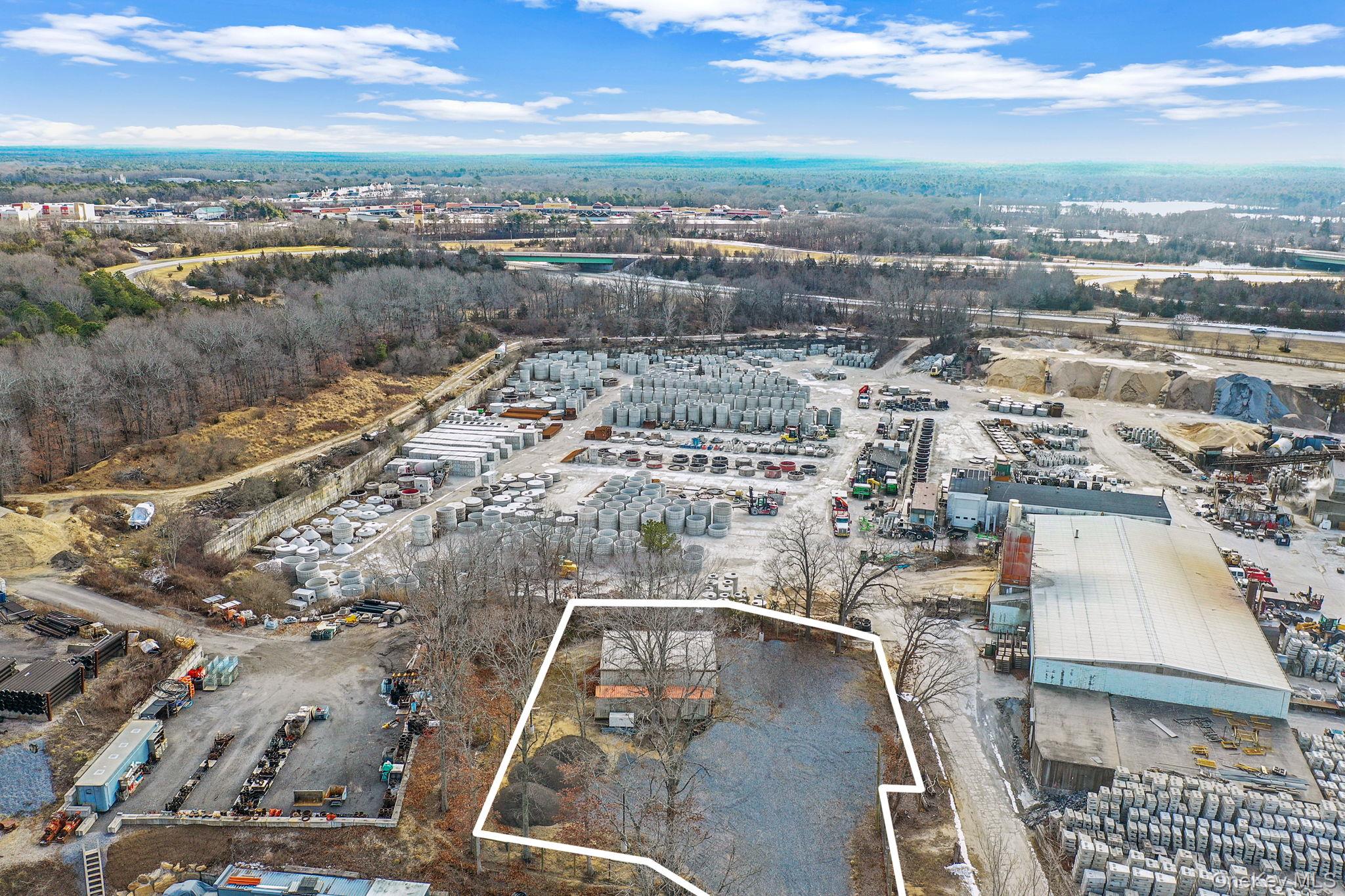 1807 Middle Road, Calverton, NY 11933