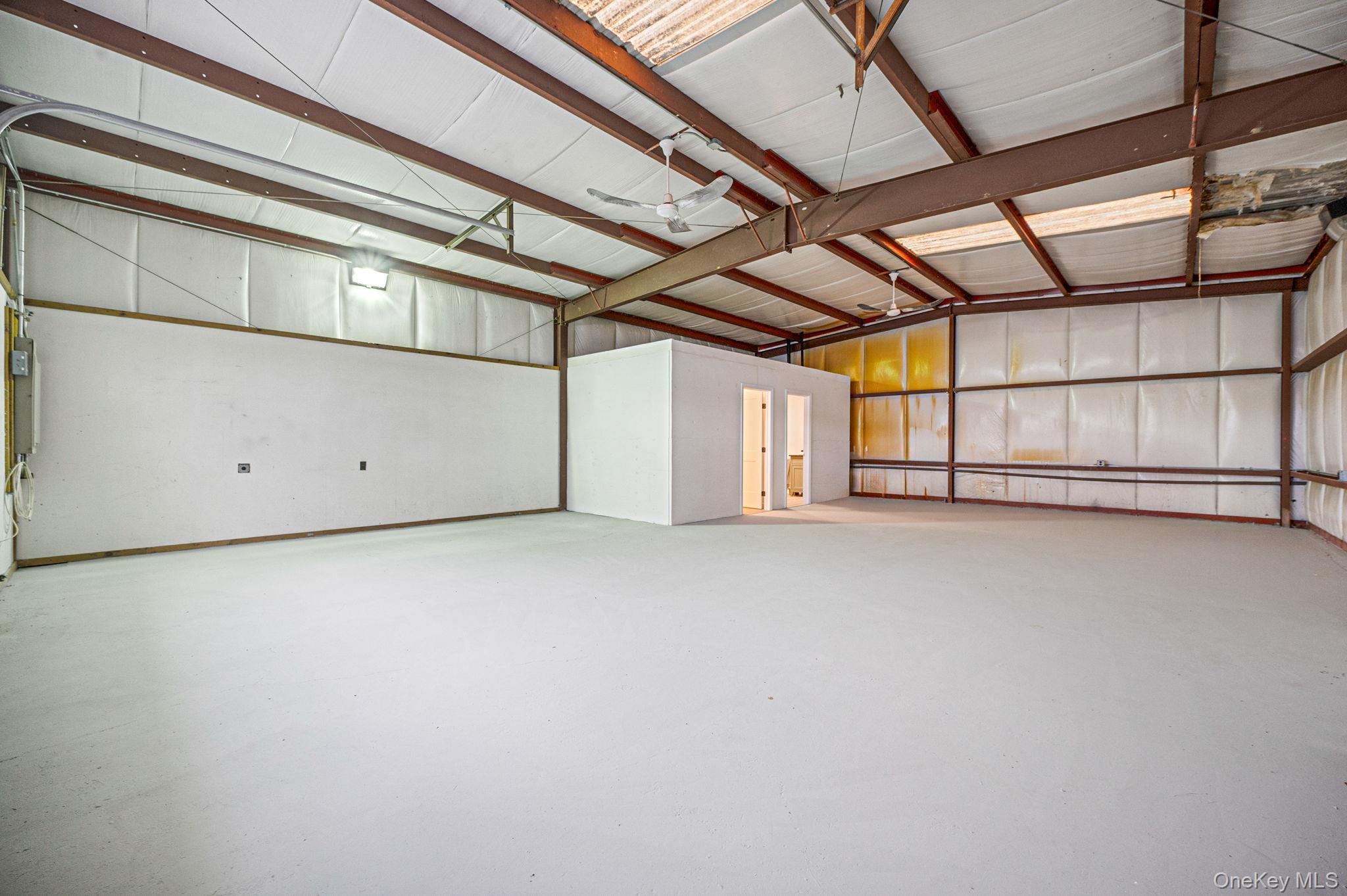 1807 Middle Road, Calverton, NY 11933