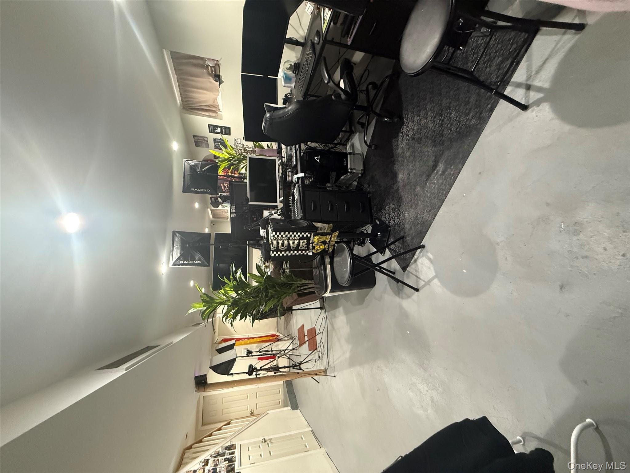 7843 84th Street, Glendale, NY 11385