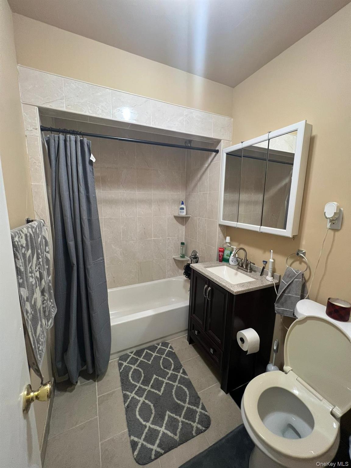 7843 84th Street, Glendale, NY 11385