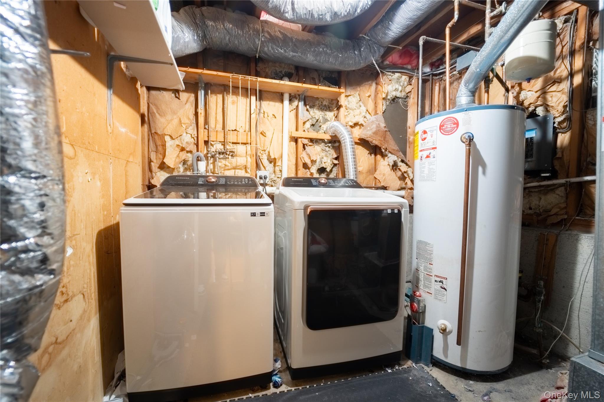 6 Oxford Street, Islip, NY 11751