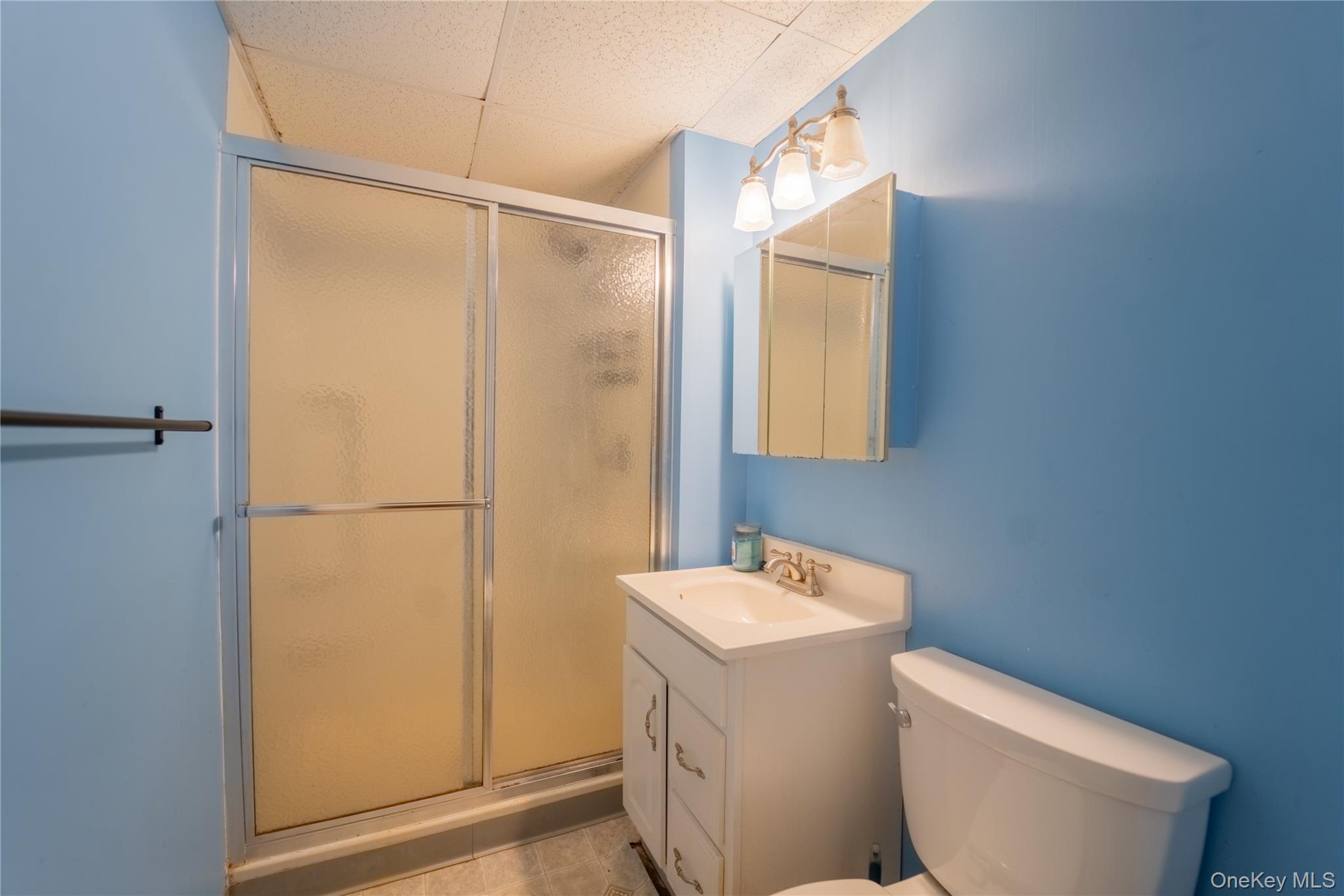 6 Oxford Street, Islip, NY 11751