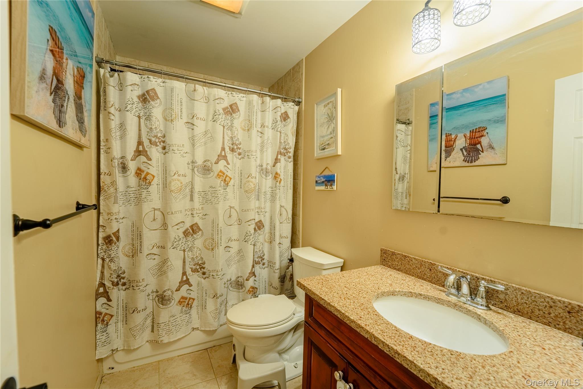 6 Oxford Street, Islip, NY 11751