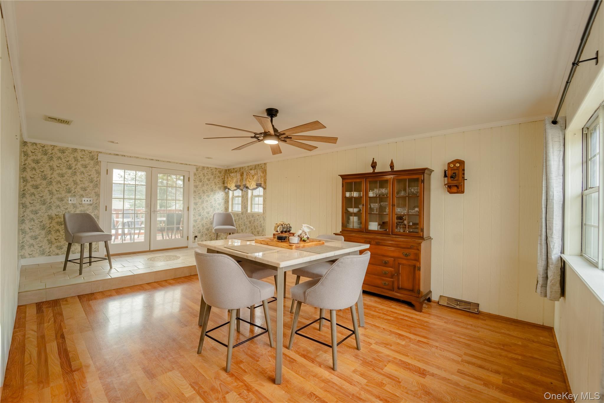 6 Oxford Street, Islip, NY 11751