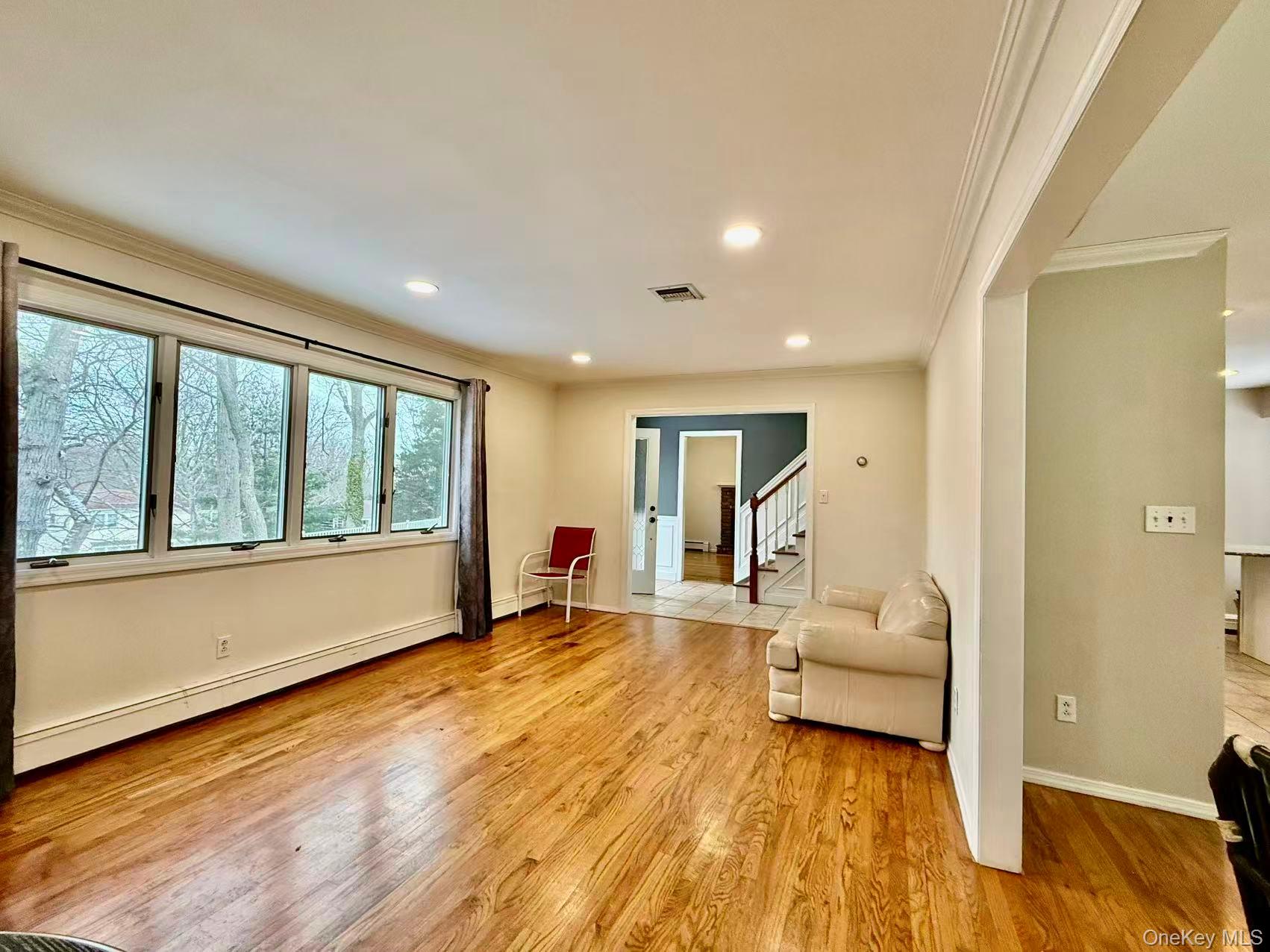 33 Pilgrim Drive, Port Jefferson, NY 11777