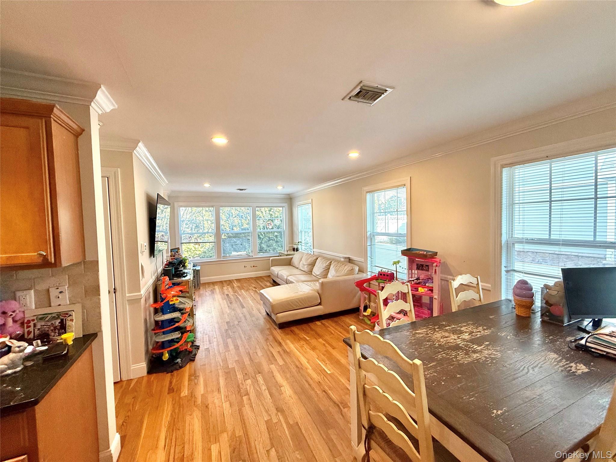 30 Sintsink Drive # B, Port Washington, NY 11050