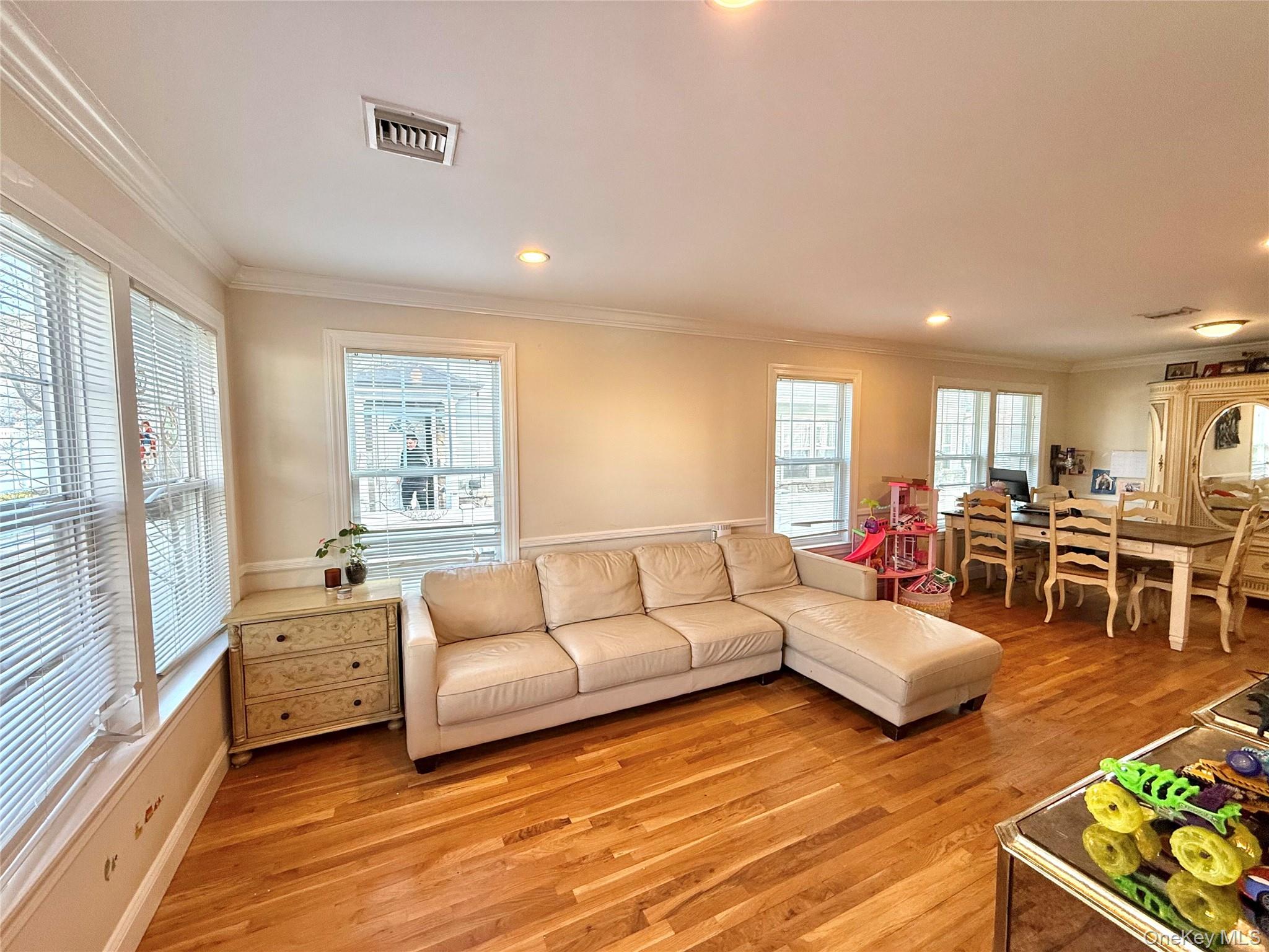 30 Sintsink Drive # B, Port Washington, NY 11050