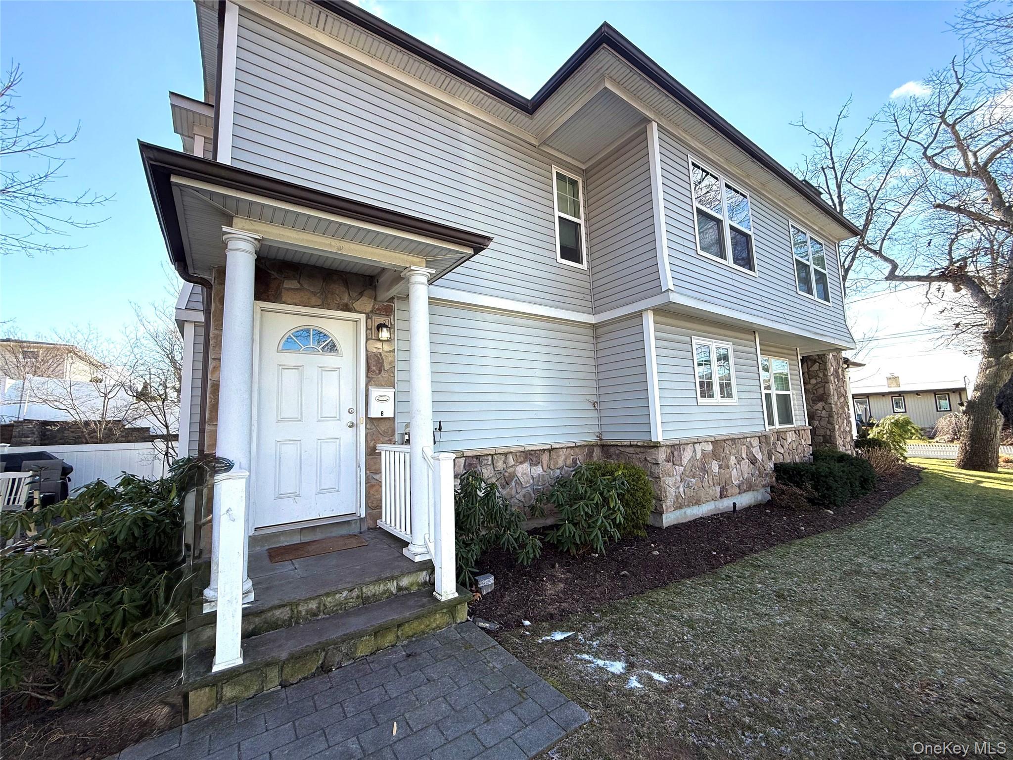 30 Sintsink Drive # B, Port Washington, NY 11050