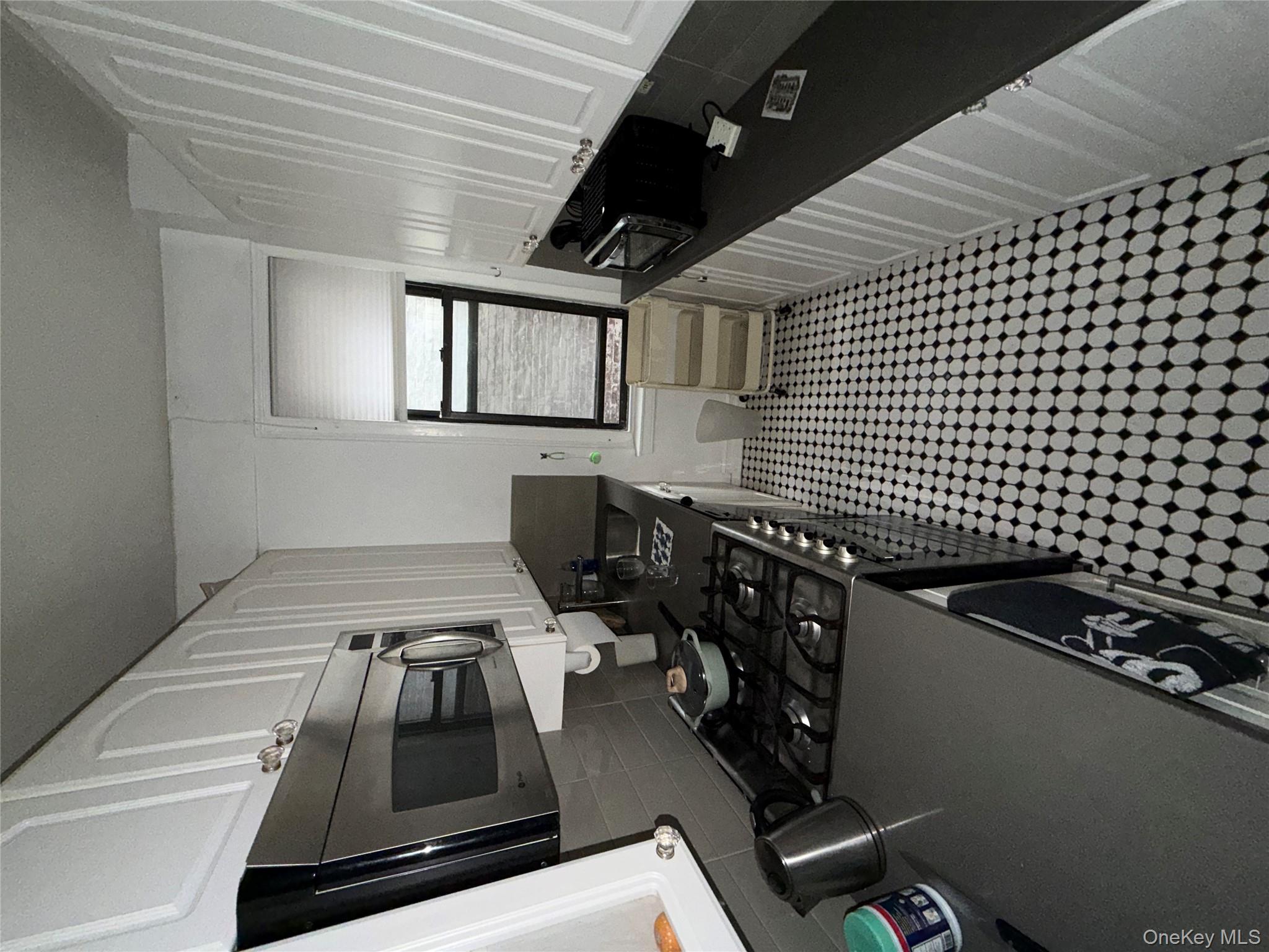 142 E 49th Street # 8A, New York (Manhattan), NY 10017