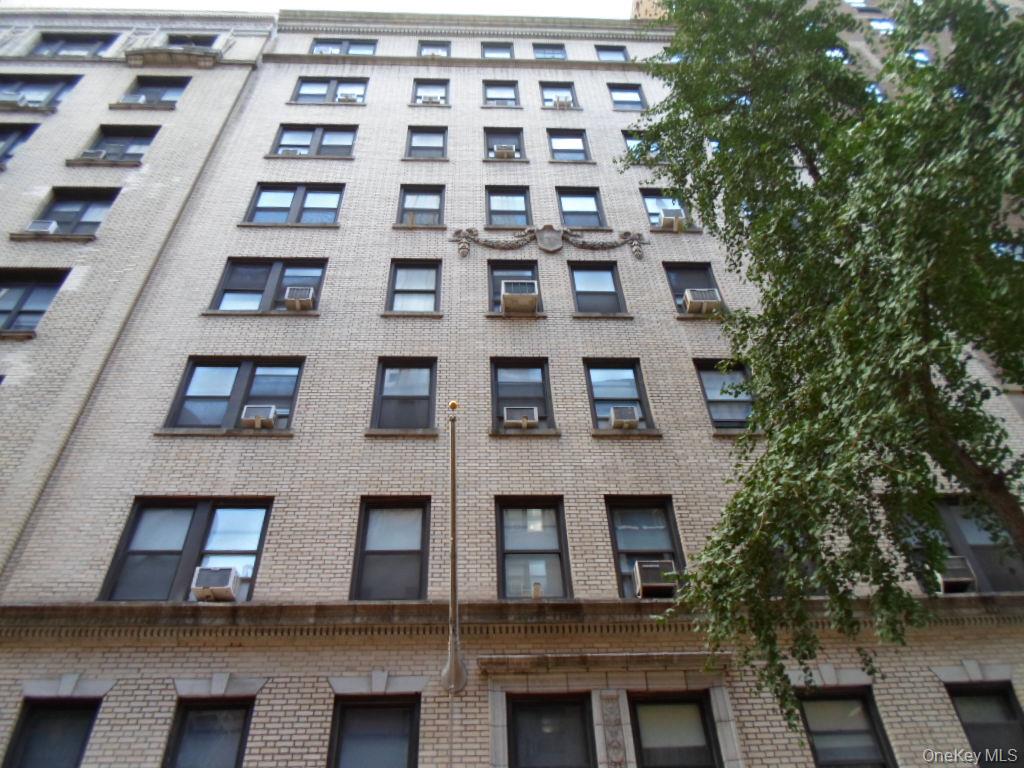 142 E 49th Street # 8A, New York (Manhattan), NY 10017