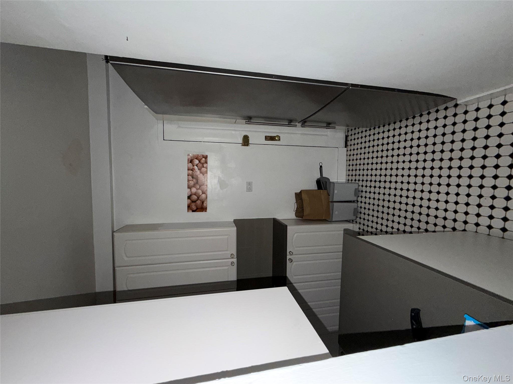 142 E 49th Street # 8A, New York (Manhattan), NY 10017