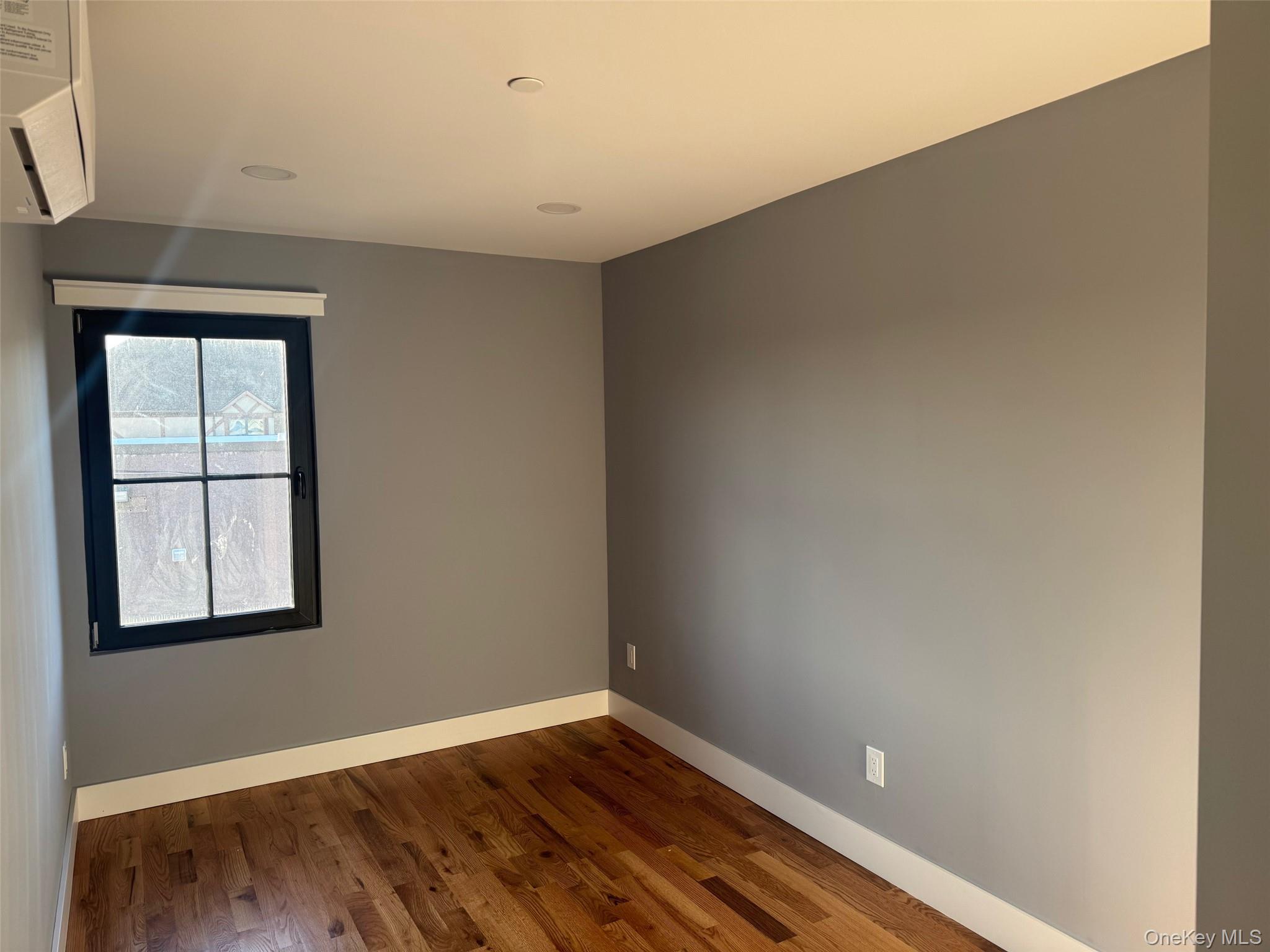 1035 Montauk Highway # 5, Copiague, NY 11726