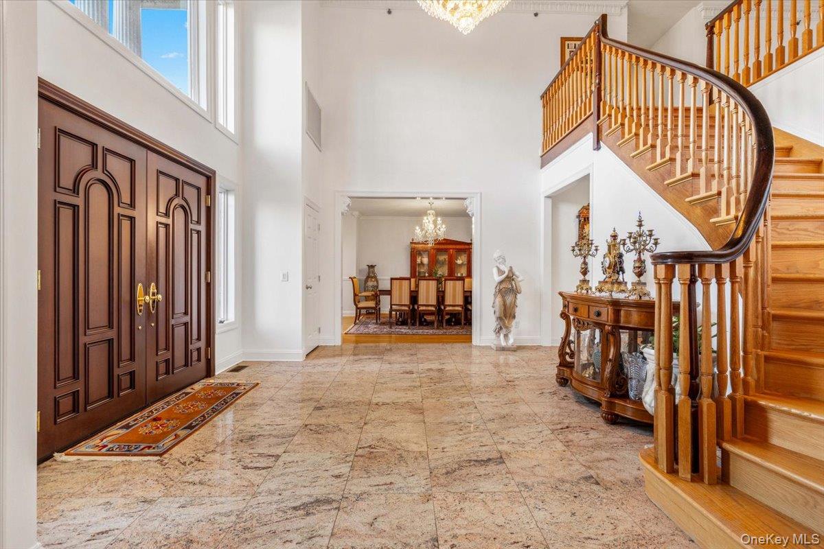 3 Vandelay Court, Scarsdale, NY 10583