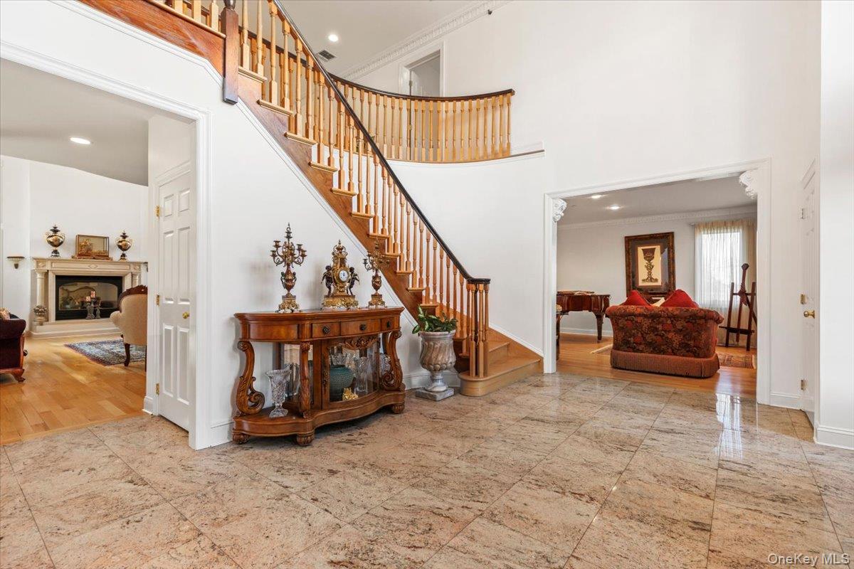 3 Vandelay Court, Scarsdale, NY 10583