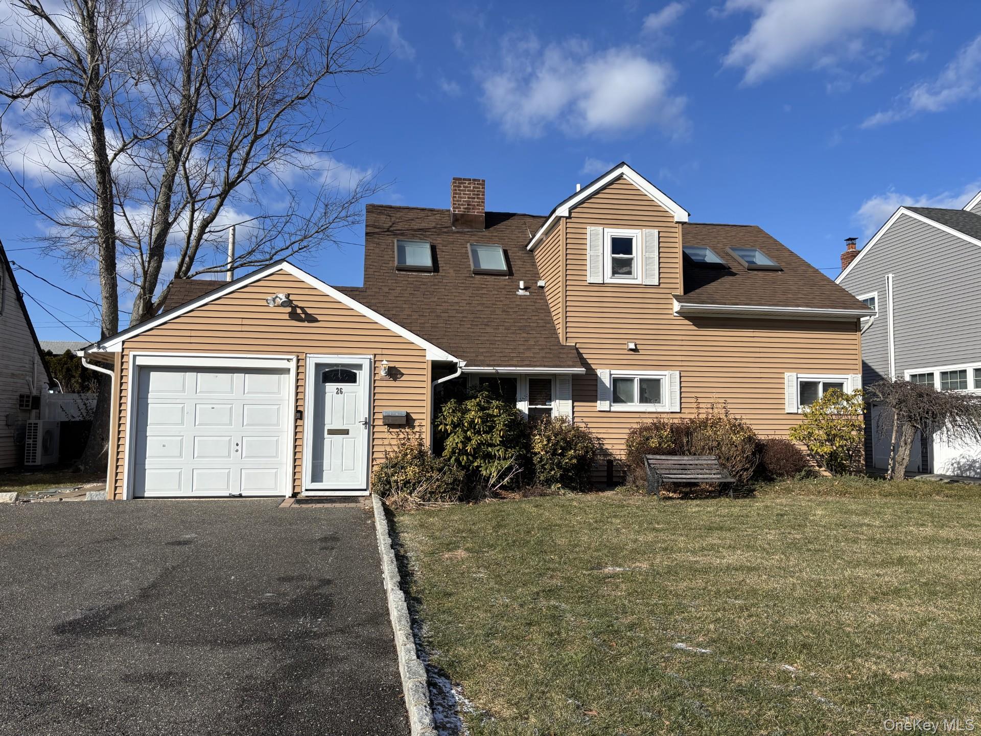 26 Polo Lane, Westbury, NY 11590