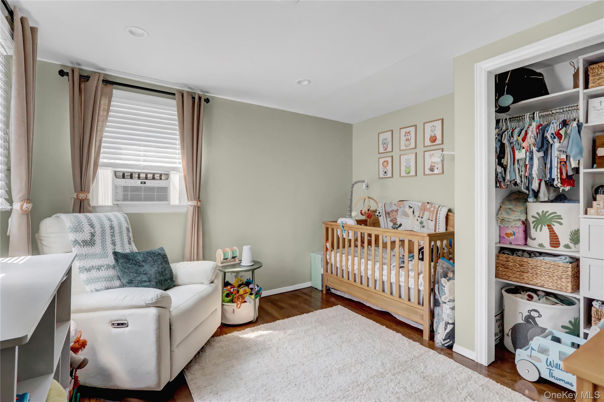 9 3rd Street, West Islip, NY 11795