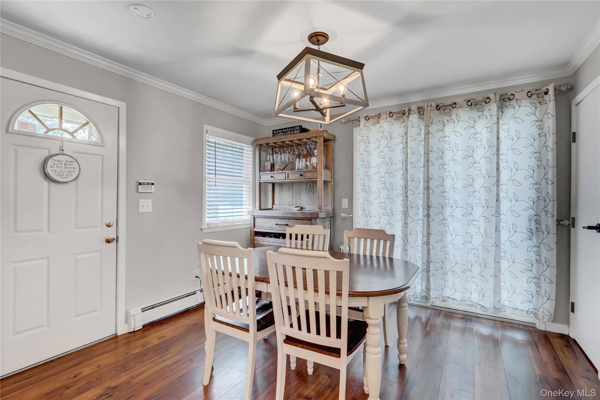 9 3rd Street, West Islip, NY 11795