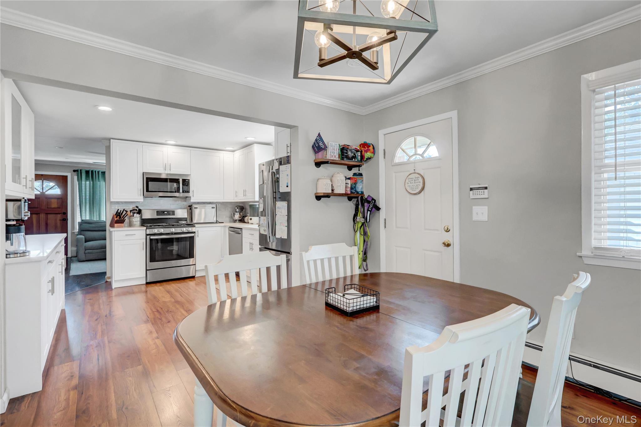 9 3rd Street, West Islip, NY 11795