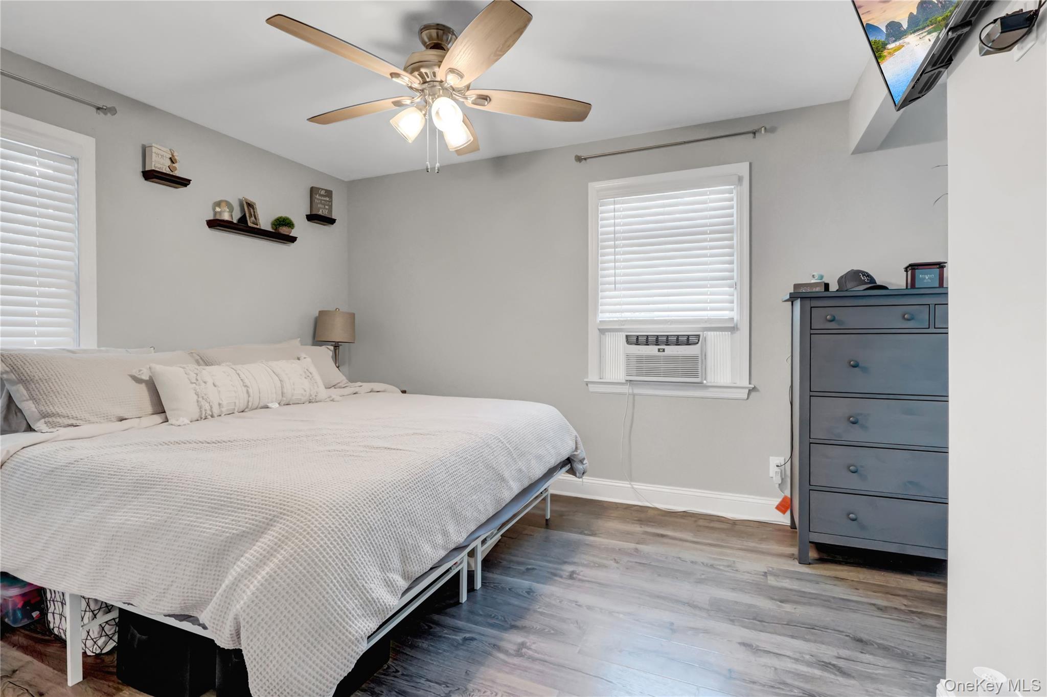 9 3rd Street, West Islip, NY 11795