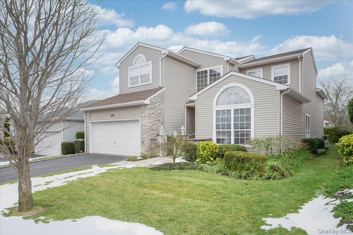 205 Windwatch Drive, Hauppauge, NY 11788
