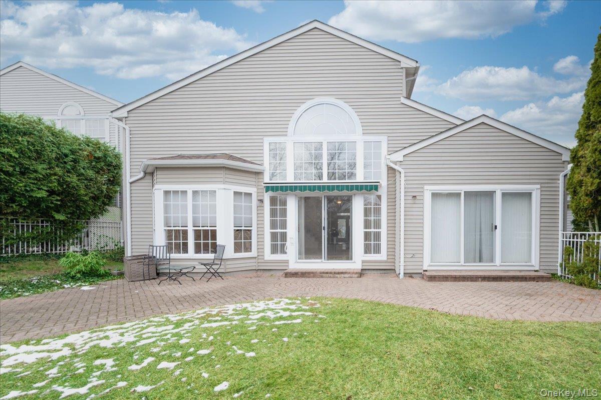 205 Windwatch Drive, Hauppauge, NY 11788