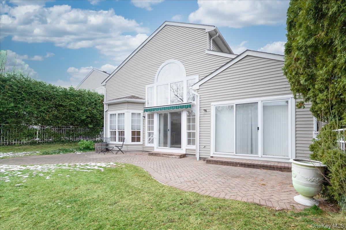 205 Windwatch Drive, Hauppauge, NY 11788