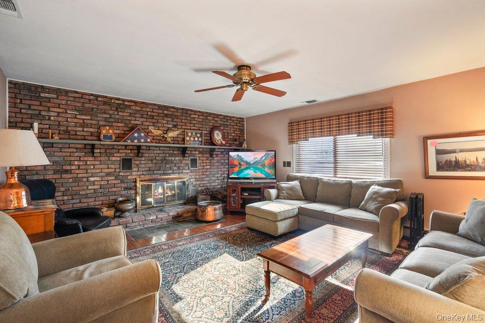 18 Barry Lane, Syosset, NY 11791