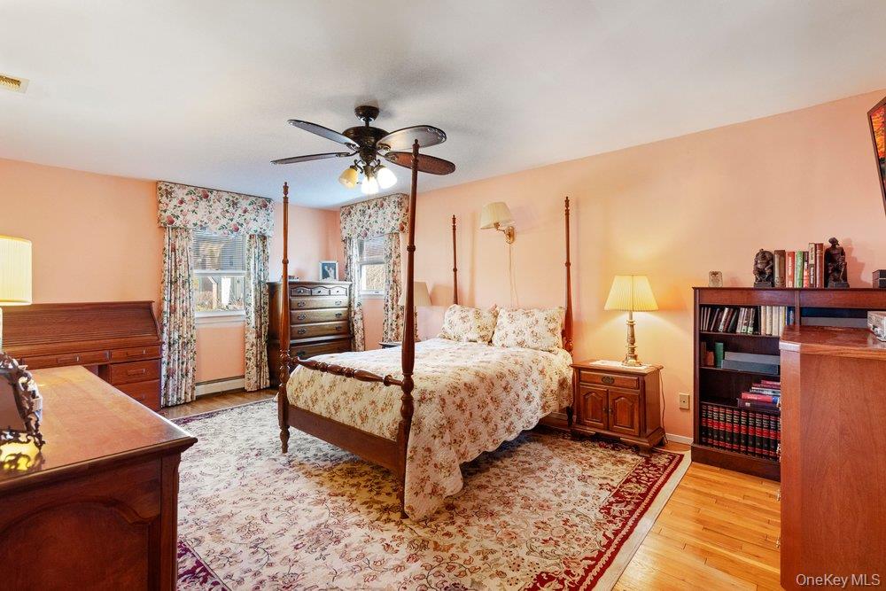 18 Barry Lane, Syosset, NY 11791