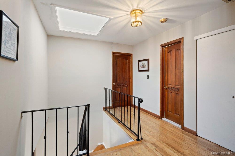 18 Barry Lane, Syosset, NY 11791