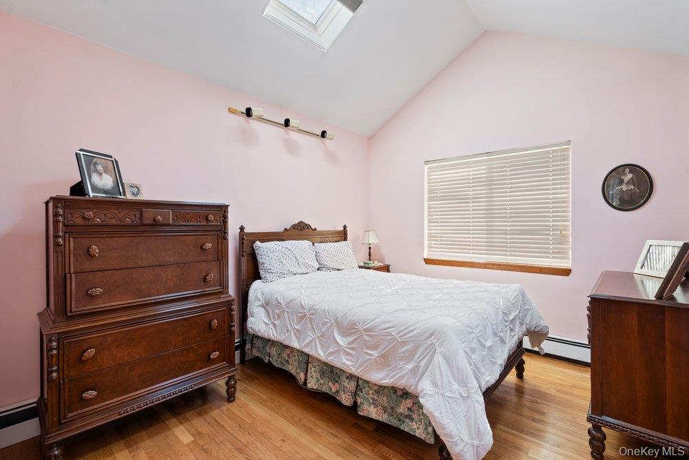 18 Barry Lane, Syosset, NY 11791