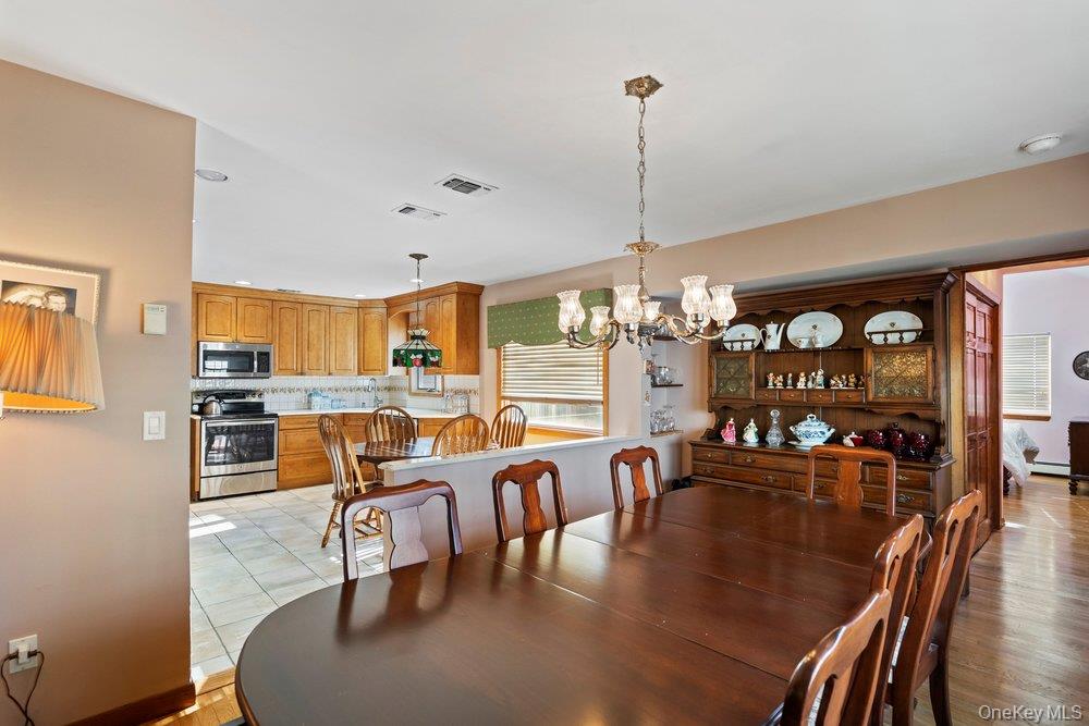 18 Barry Lane, Syosset, NY 11791