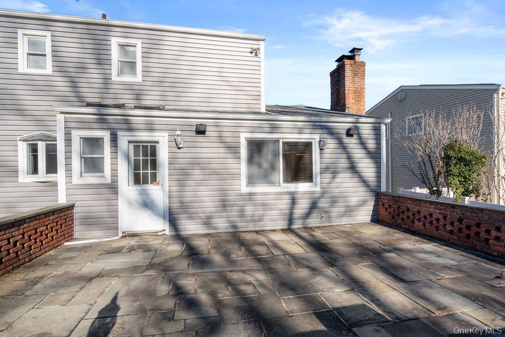 18 Barry Lane, Syosset, NY 11791