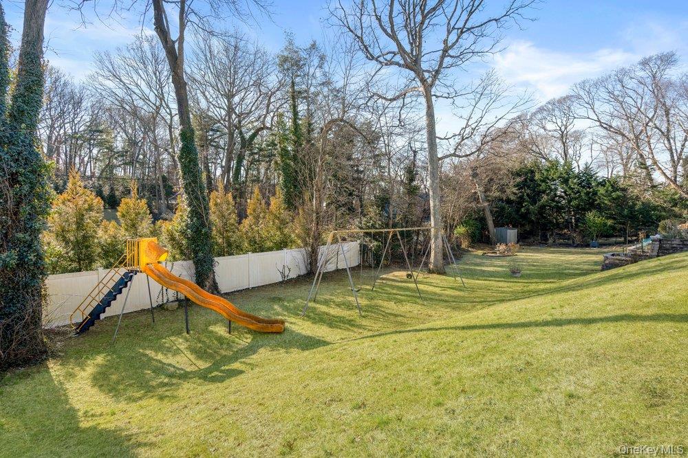 18 Barry Lane, Syosset, NY 11791