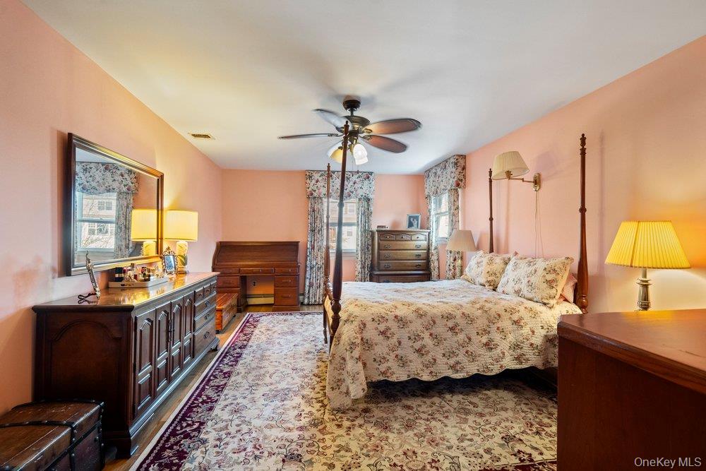 18 Barry Lane, Syosset, NY 11791