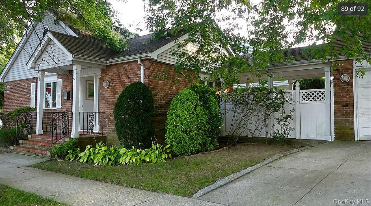 376 1st Street, Mineola, NY 11501