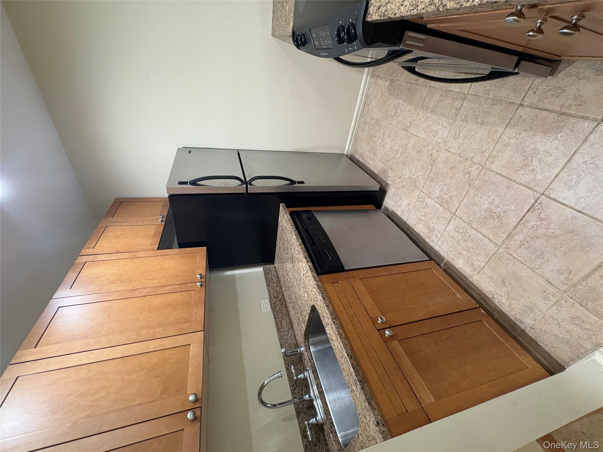 1701 crompond Road, Peekskill, NY 10566