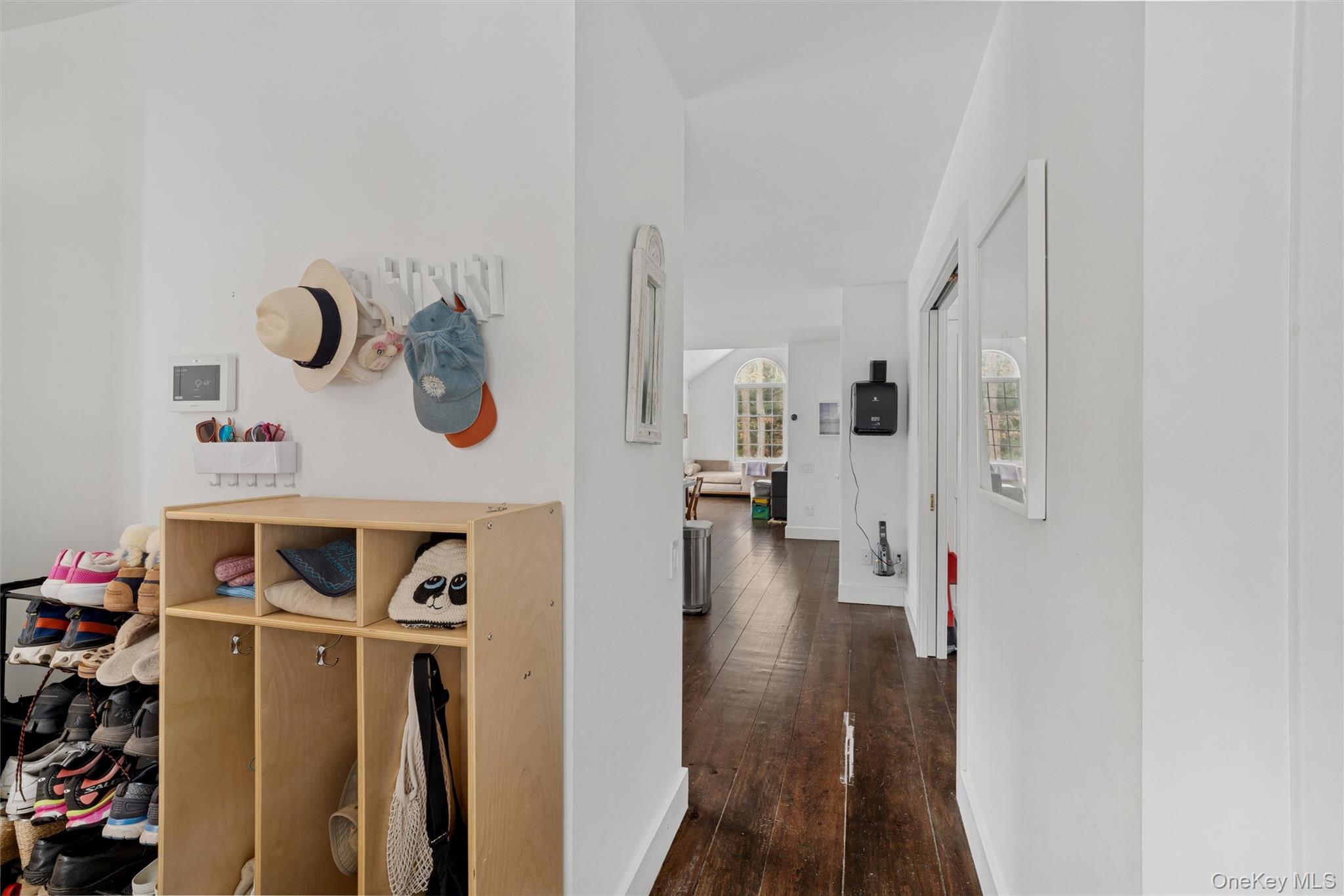 1008 Middle Line Hwy, Sag Harbor, NY 11963