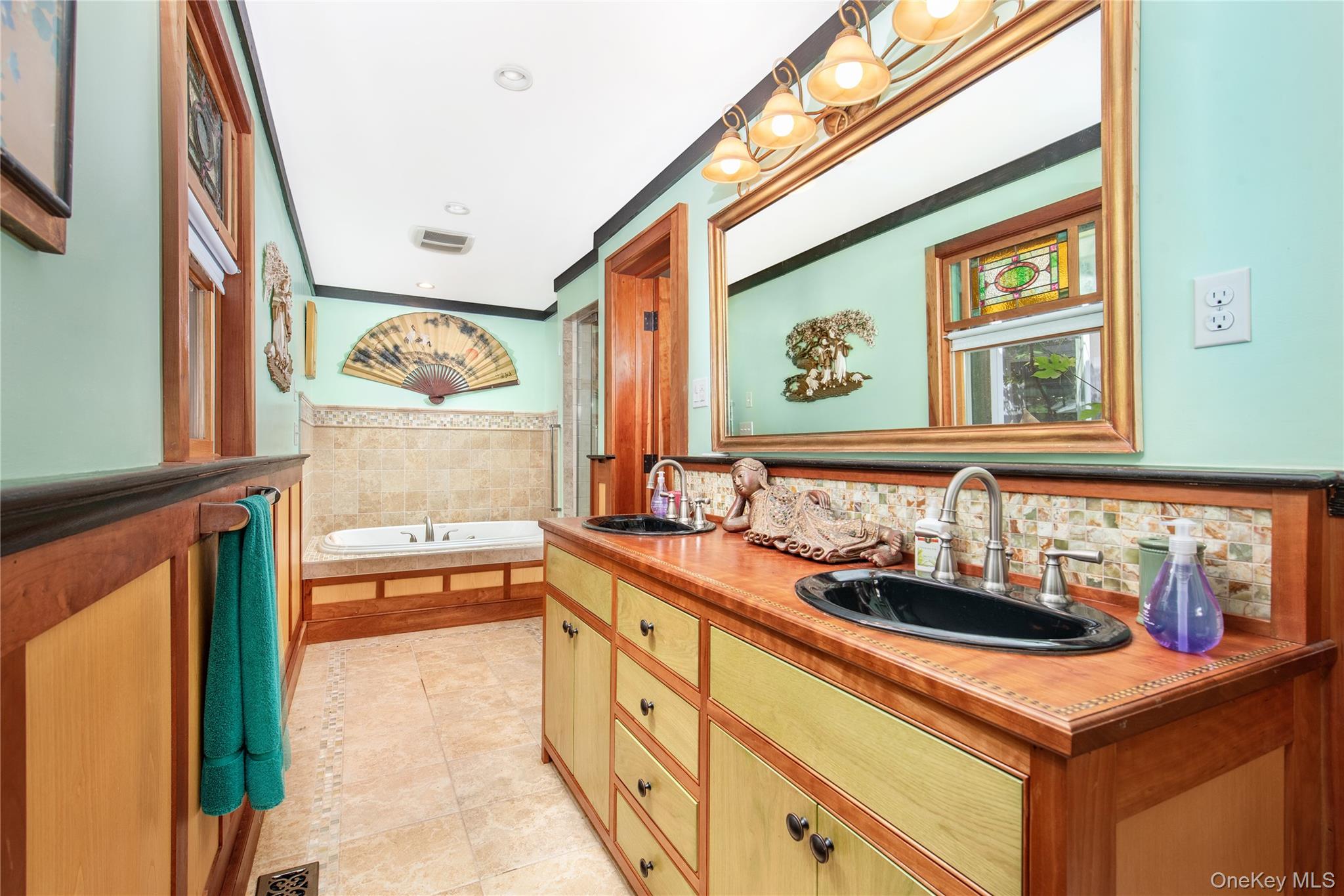 6 White Lane, Hampton Bays, NY 11946