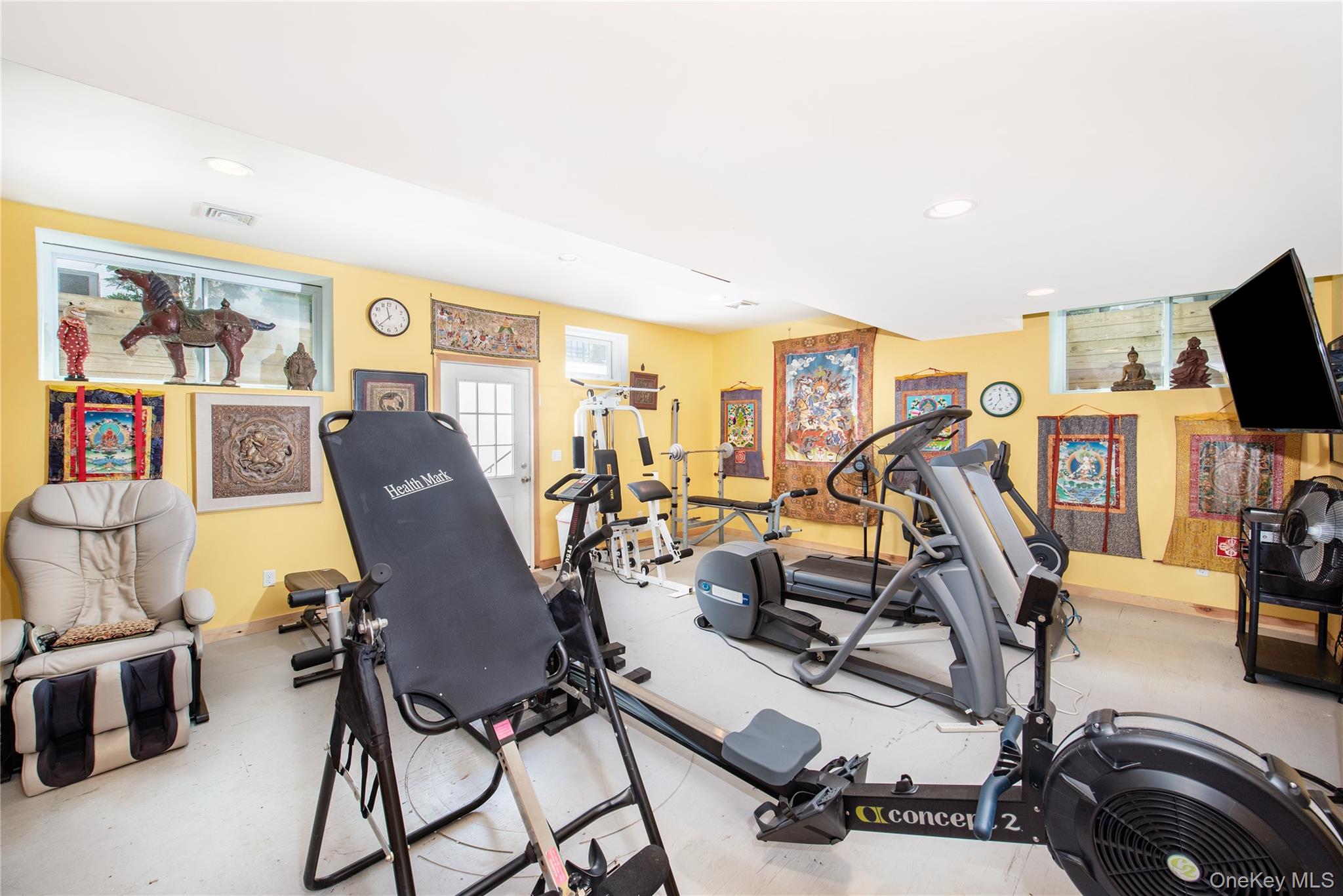 6 White Lane, Hampton Bays, NY 11946