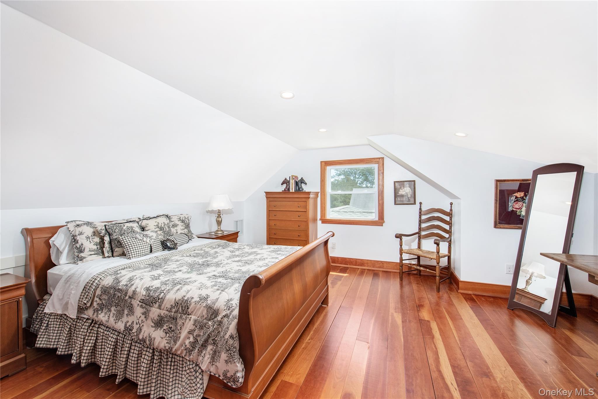 6 White Lane, Hampton Bays, NY 11946