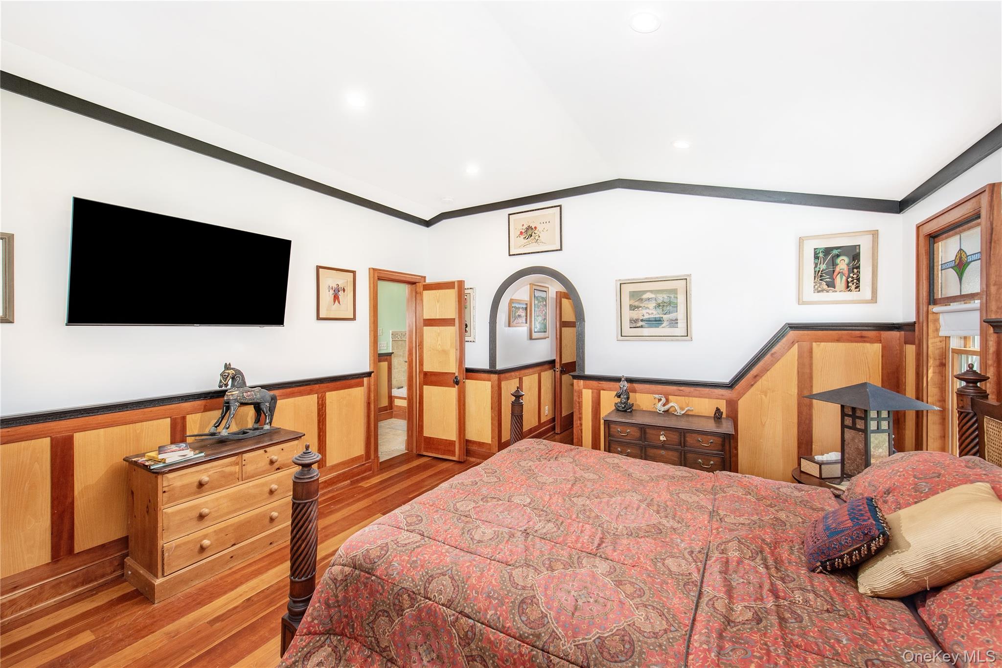 6 White Lane, Hampton Bays, NY 11946