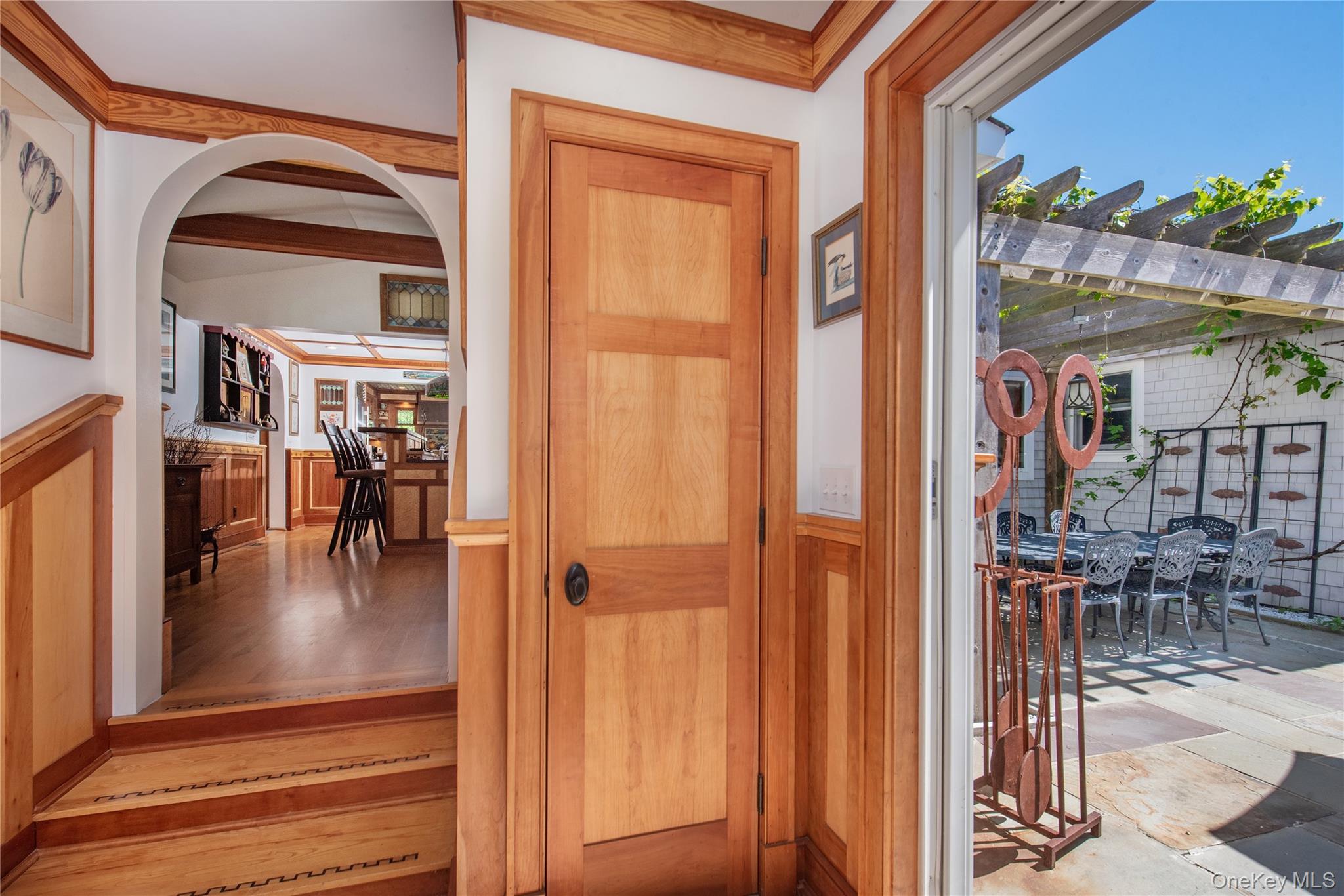 6 White Lane, Hampton Bays, NY 11946