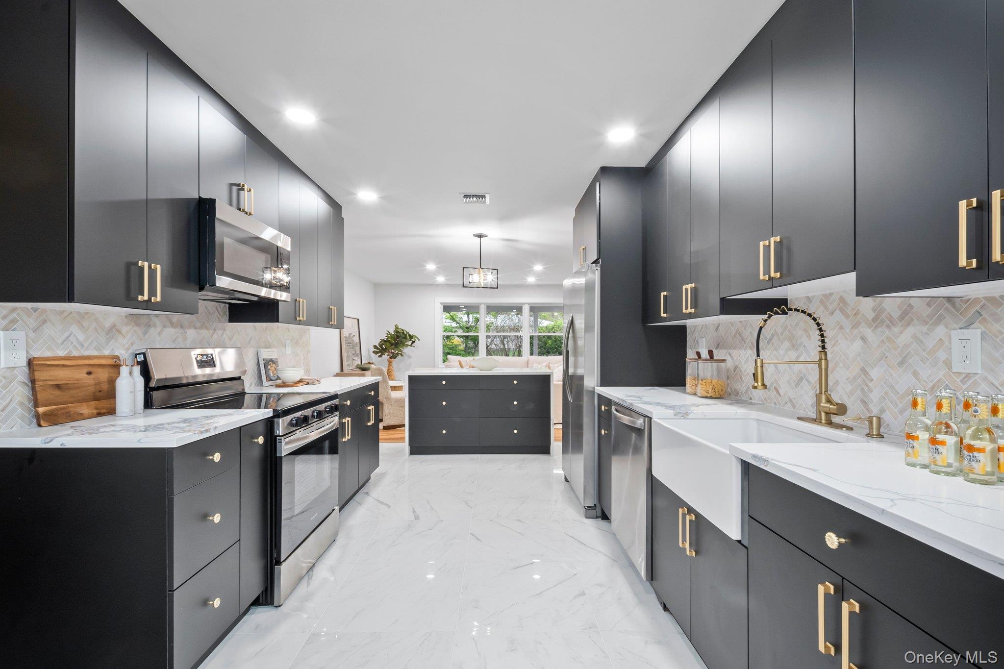 282 Vanderbilt Boulevard, Oakdale, NY 11769