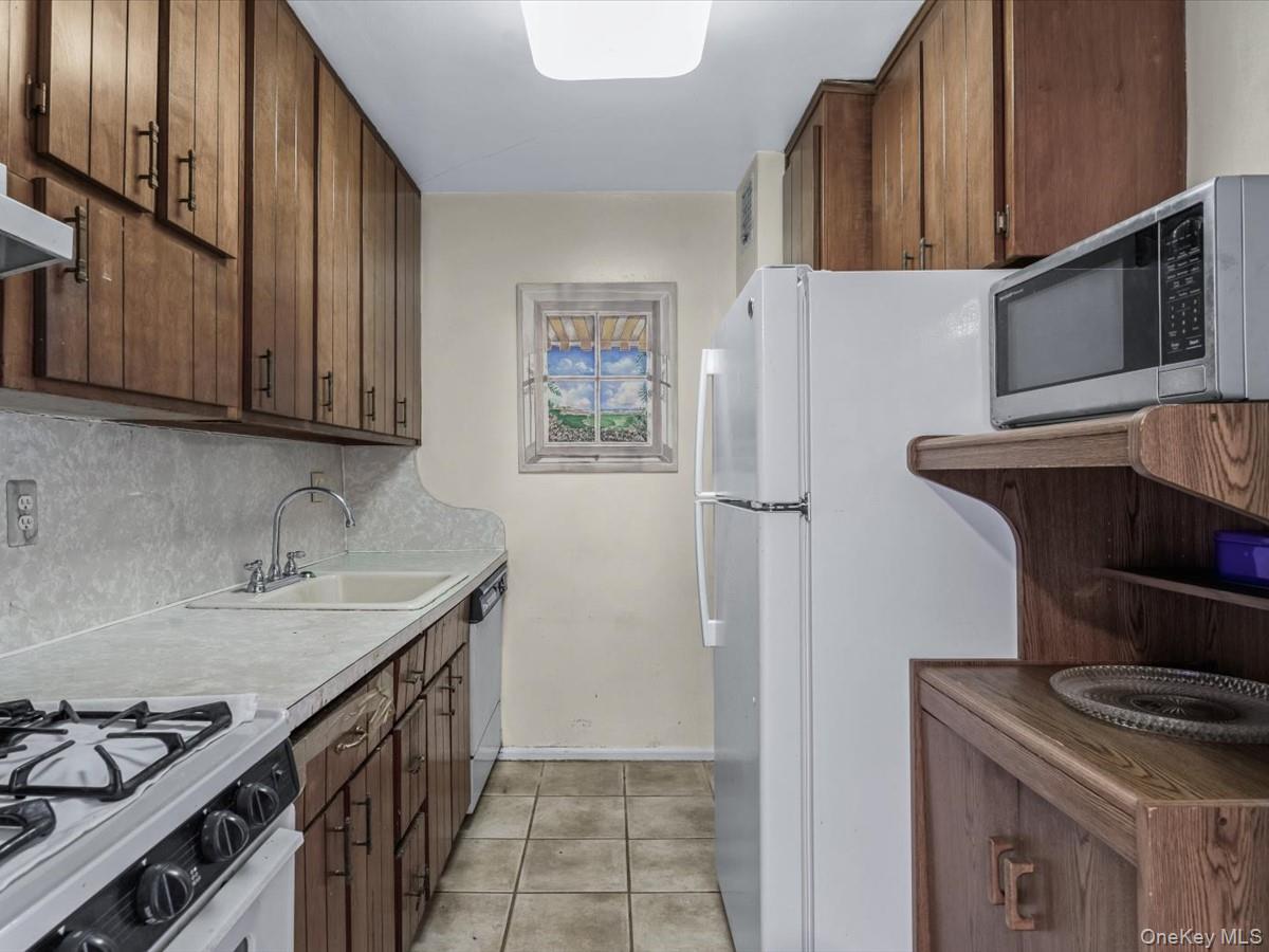 88-25 155th Avenue # 6M, Howard Beach, NY 11414