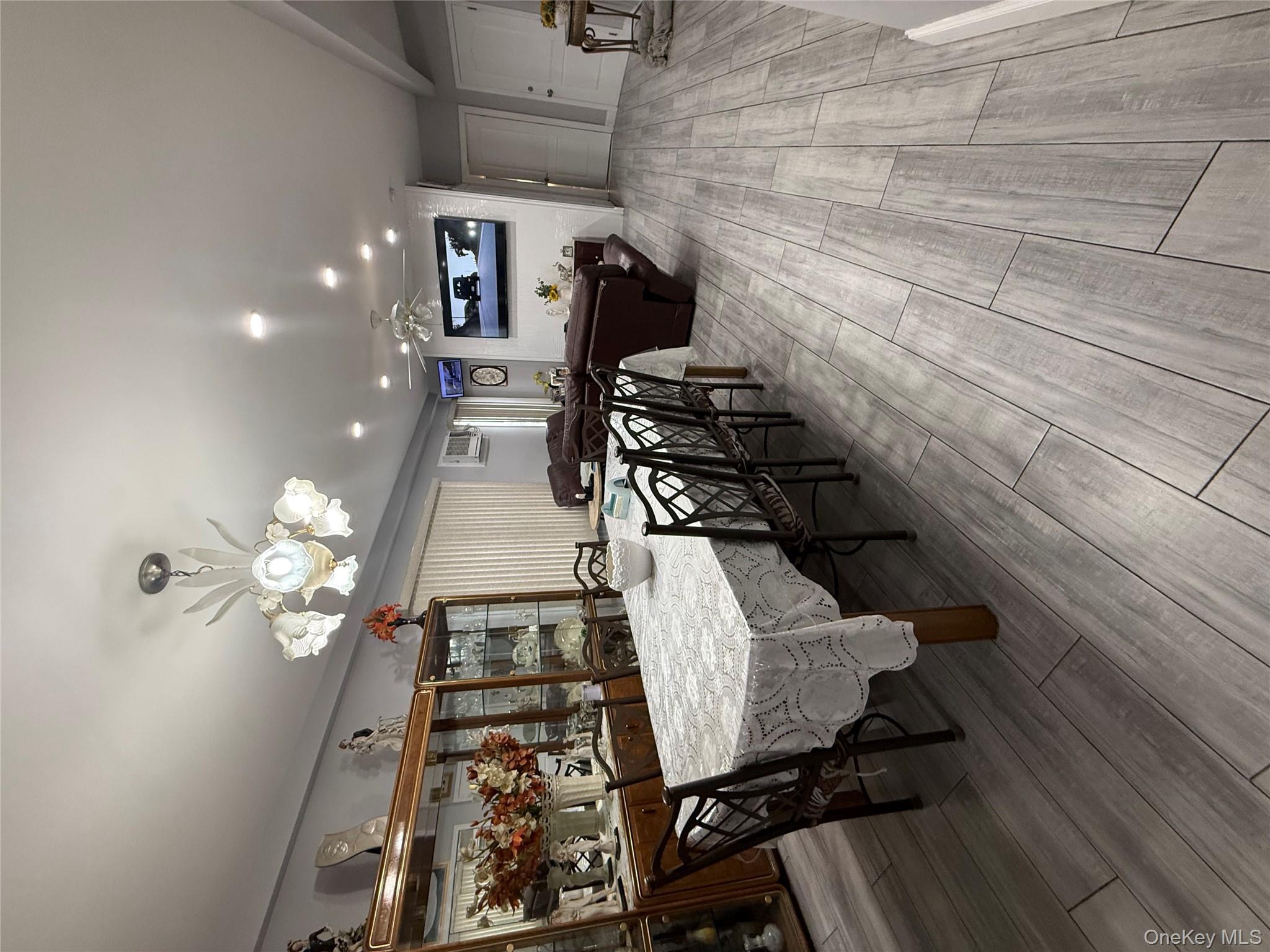 7841 84th Street, Glendale, NY 11385