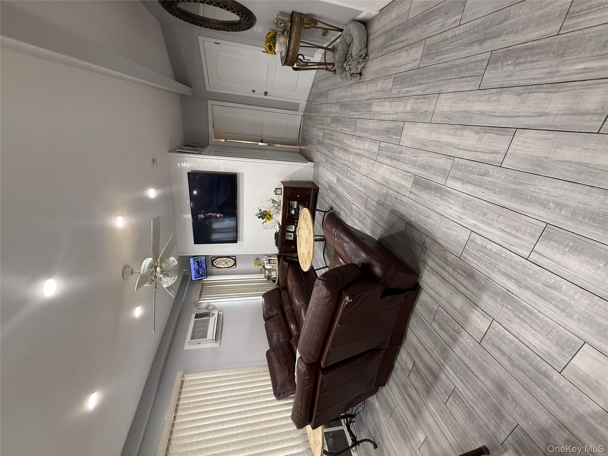 7841 84th Street, Glendale, NY 11385