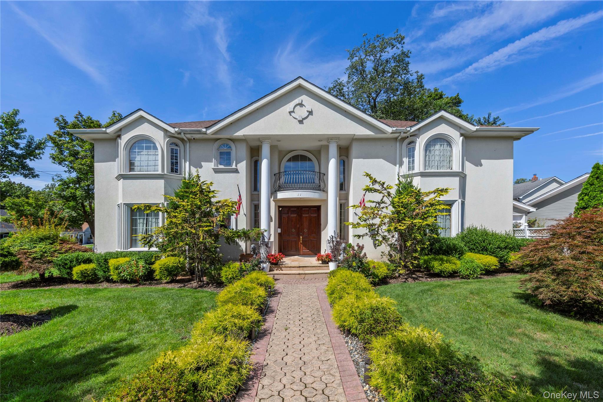 11 Manor Avenue, Roslyn Heights, NY 11577